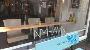 NYHAVN bankje voor de winkel